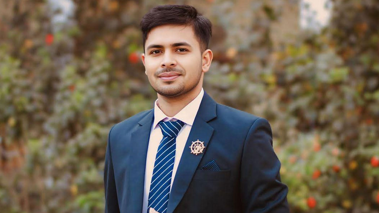 শার্ট-ক্যাপ পরিয়ে বান্ধবীকে হলে নিয়ে রাবি ছাত্রের রাত্রিযাপন