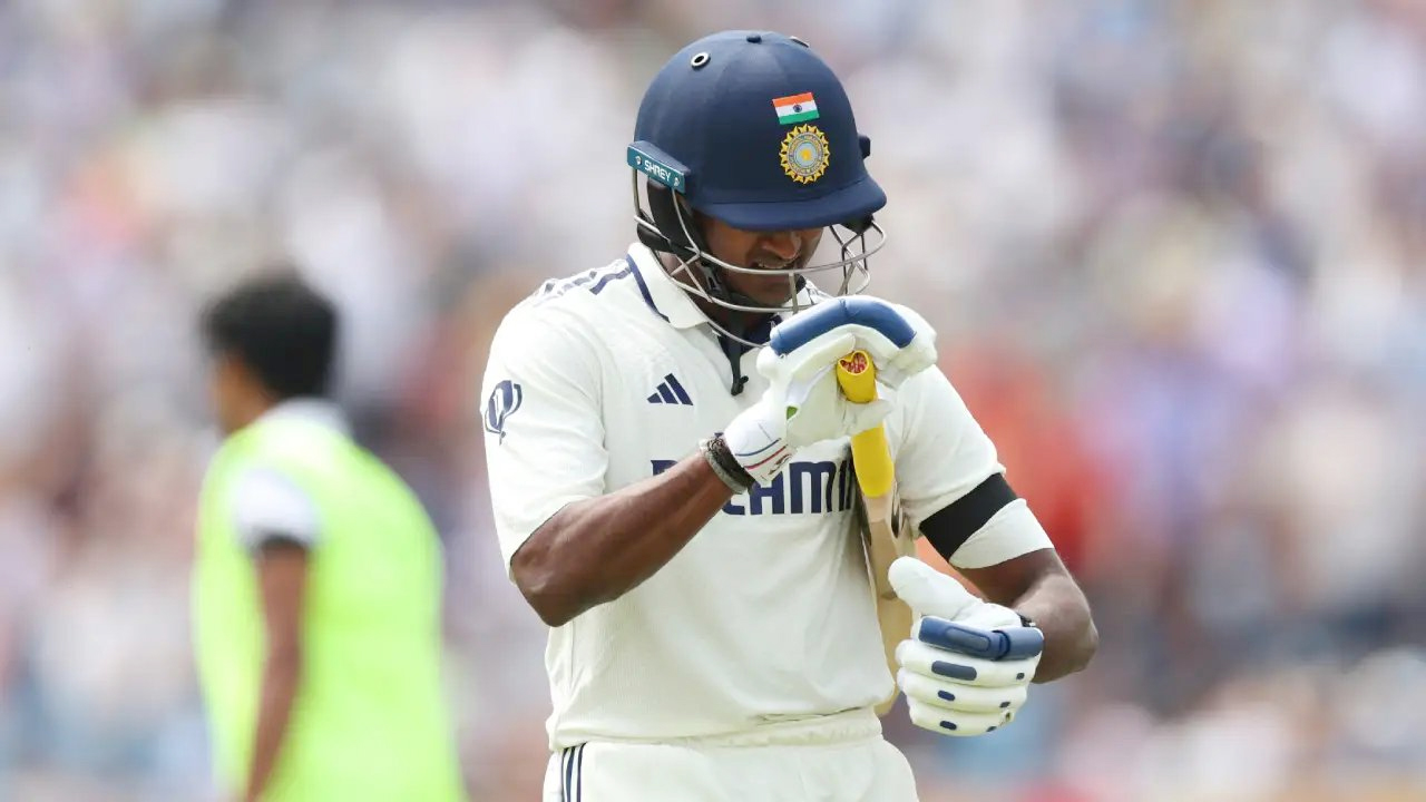 আইপিএল মাতিয়ে অভিষেক টেস্টে বিব্রতকর রেকর্ড ভারতীয় ব্যাটারের