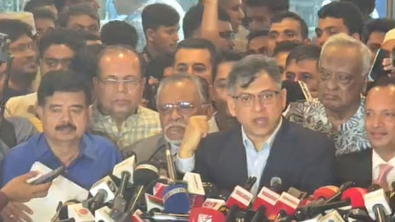 সব দল ডিসেম্বরের মধ্যে নির্বাচনের মতামত দিয়েছে : সালাহউদ্দিন আহমেদ