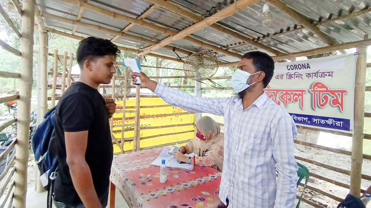 ভোমরা ইমিগ্রেশন চেকপোস্টে করোনা সতর্কতা জোরদার