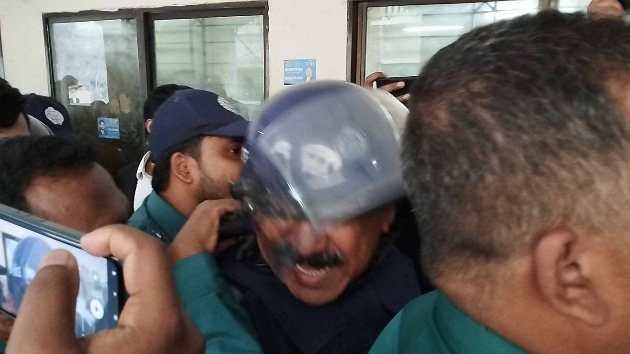 ভূতুড়ে মামলায় বারবার আমাদের রিমান্ডে নিচ্ছেন কেন : শাজাহান খান