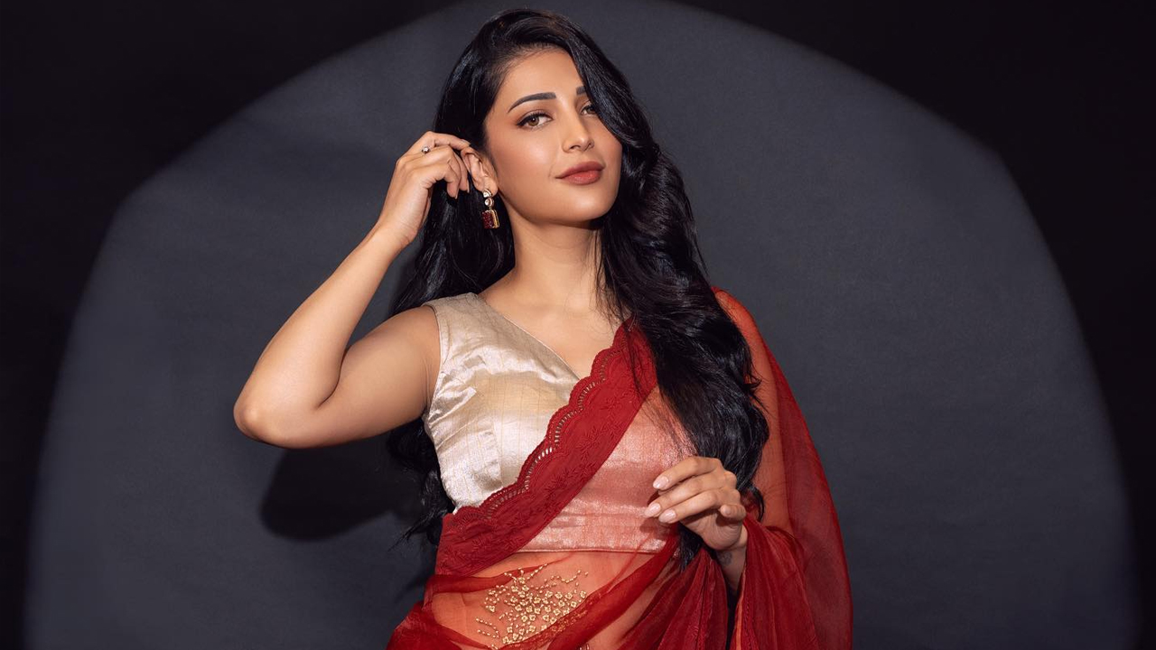 ভক্তদের সতর্ক করলেন অভিনেত্রী শ্রুতি