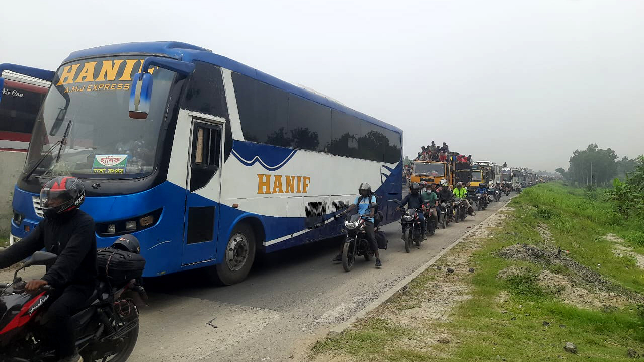 যমুনা সেতুর দুই প্রান্তে ৩০ কিলোমিটার যানজট