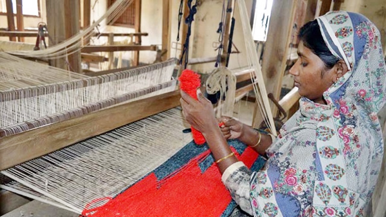 নারীর অগ্রযাত্রায় এসএমই খাত : বাধা পেরিয়ে স্বপ্ন ছোঁয়ার গল্প