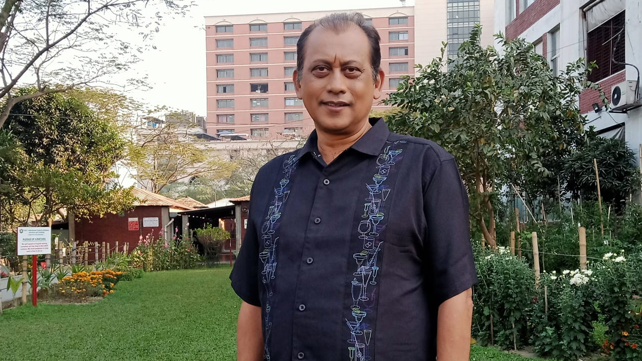 সমু চৌধুরীর গামছা পরা ছবি ভাইরালের বিষয়ে যা জানা গেল