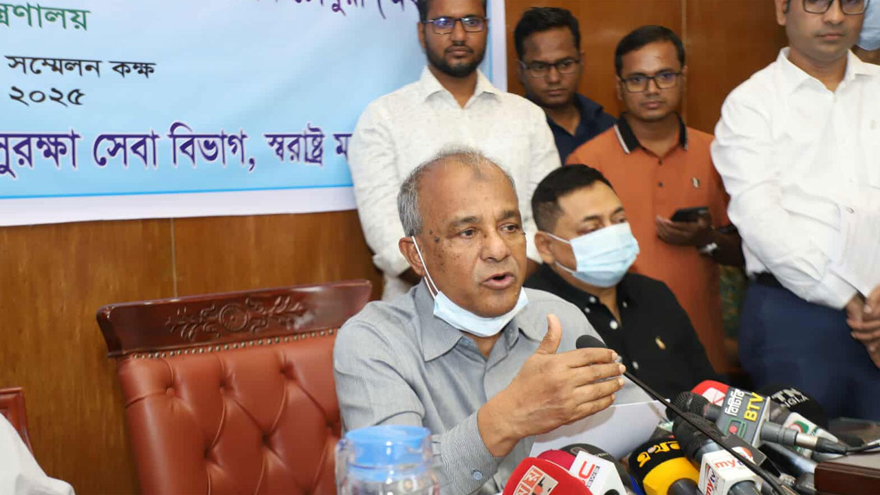 মাদকের বাহকদের ধরে লাভ নেই, গডফাদারদের ধরতে হবে : স্বরাষ্ট্র উপদেষ্টা