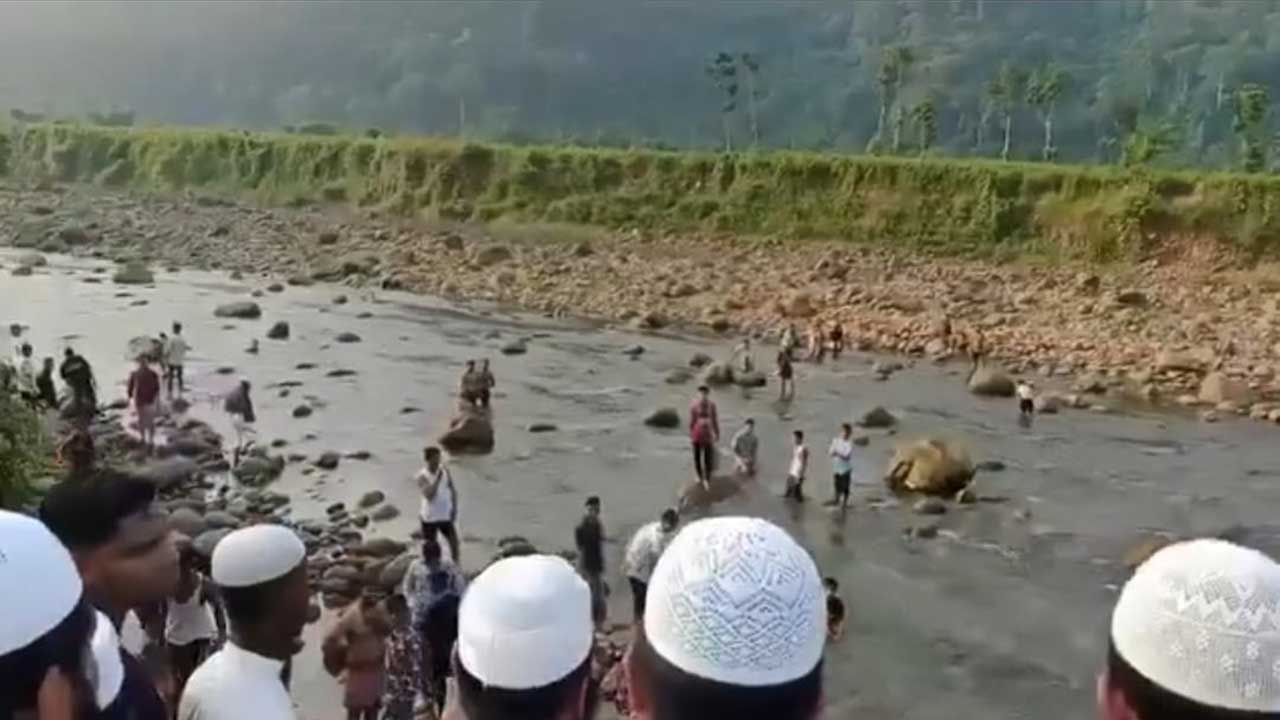 সিলেটে পর্যটকদের ফিরিয়ে দেওয়ার ঘটনায় ভুল স্বীকার স্থানীয়দের