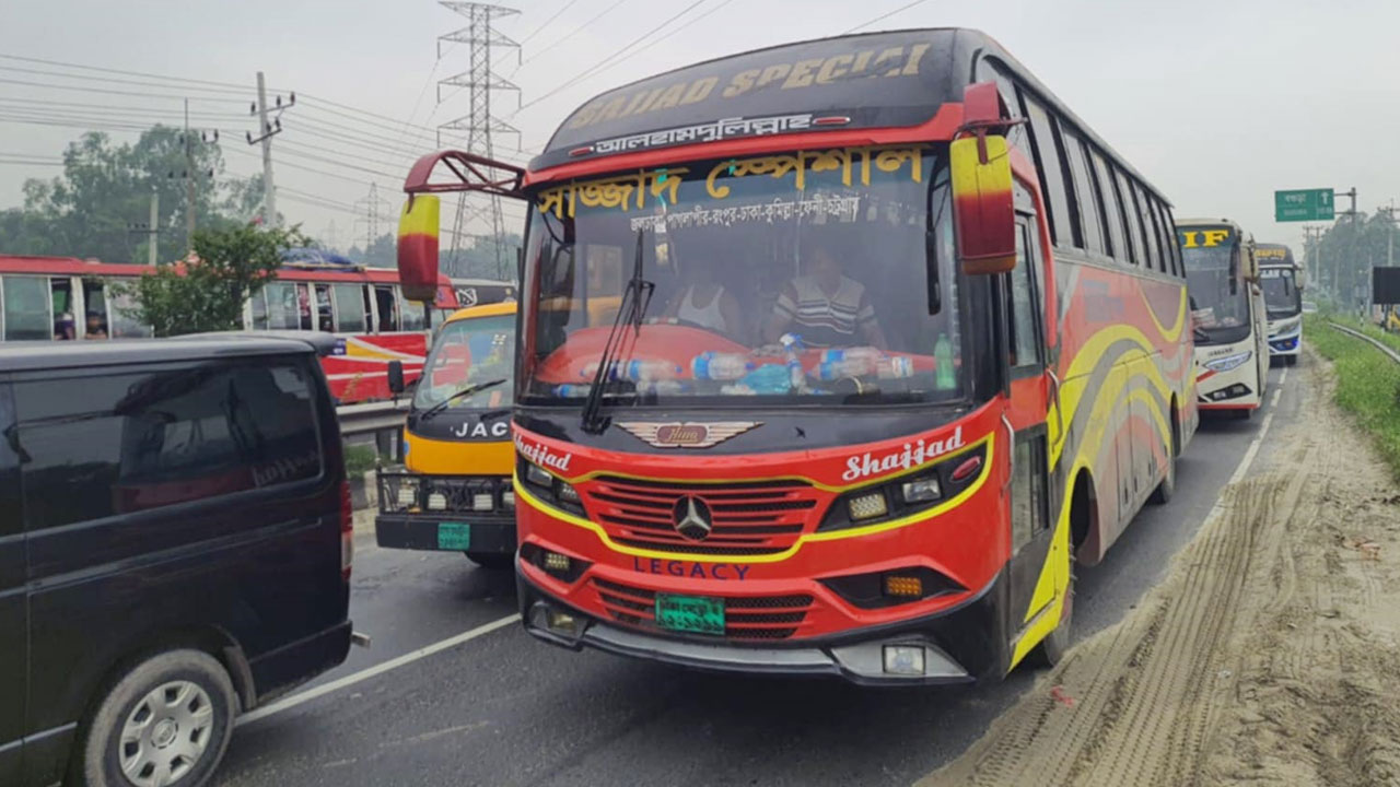 ঢাকা-টাঙ্গাইল মহাসড়কে ২৫ কিলোমিটার এলাকায় যানবাহনের ধীরগতি