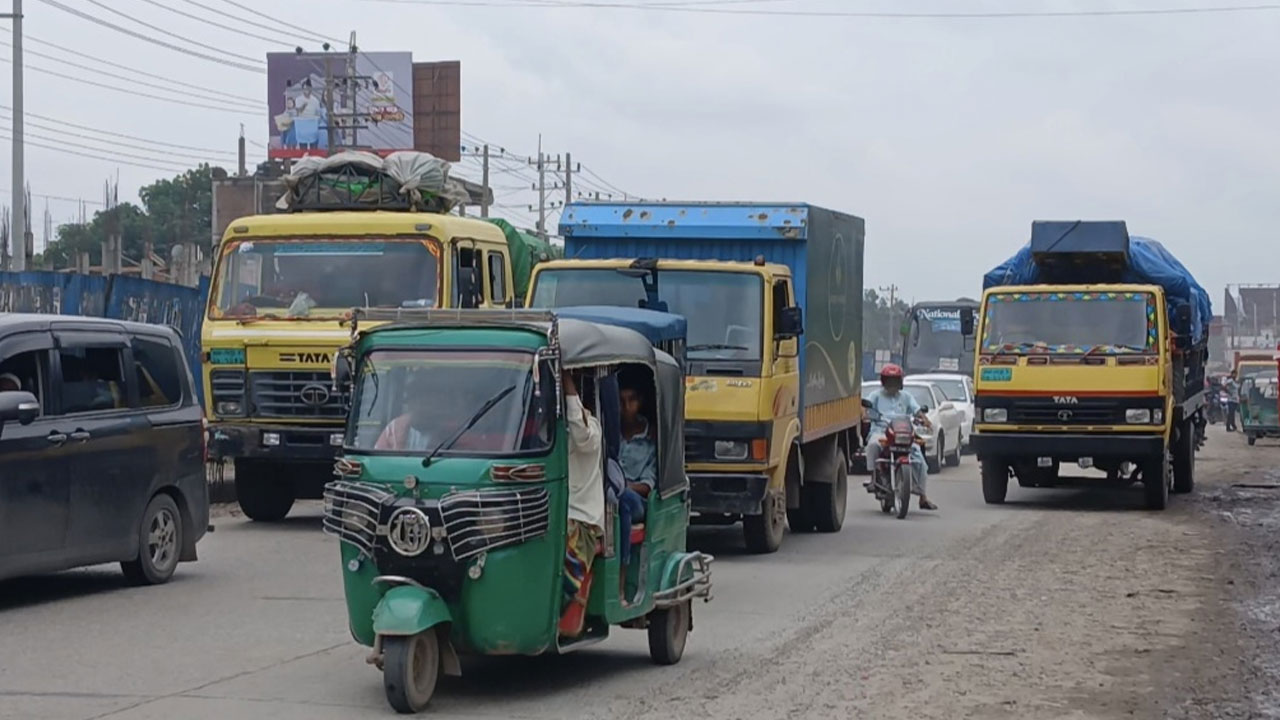 ঢাকা-টাঙ্গাইল-যমুনা সেতু মহাসড়কে বেড়েছে যানবাহনের চাপ