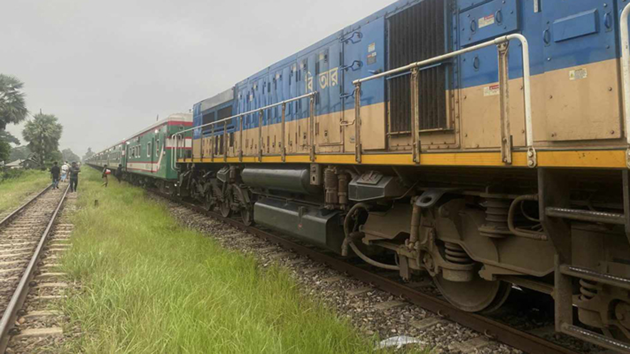 ইঞ্জিন বিকল, ৫ ঘণ্টা দেরিতে চট্টগ্রামে তূর্ণা এক্সপ্রেস