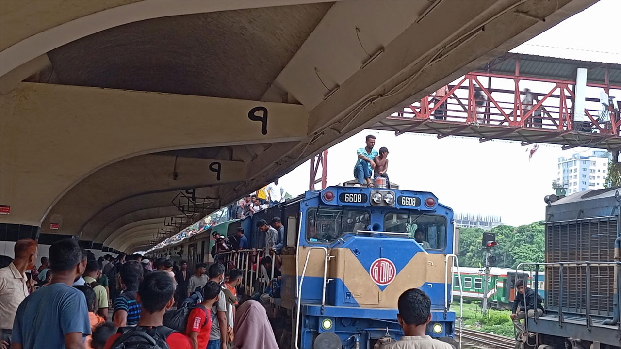জনসমুদ্র নিয়ে ঢাকায় প্রবেশ করল ‘একতা এক্সপ্রেস’