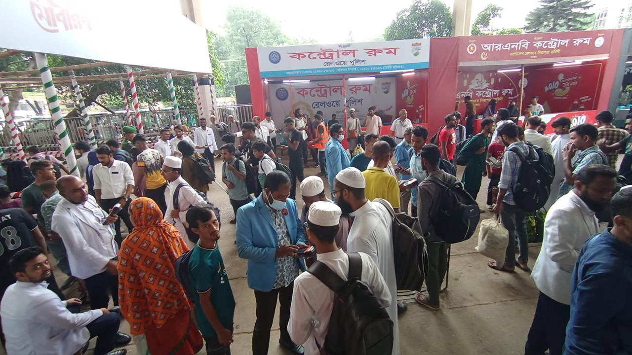 ট্রেনে গন্তব্যের শেষ ভরসা ‘জরিমানার টিকিট’