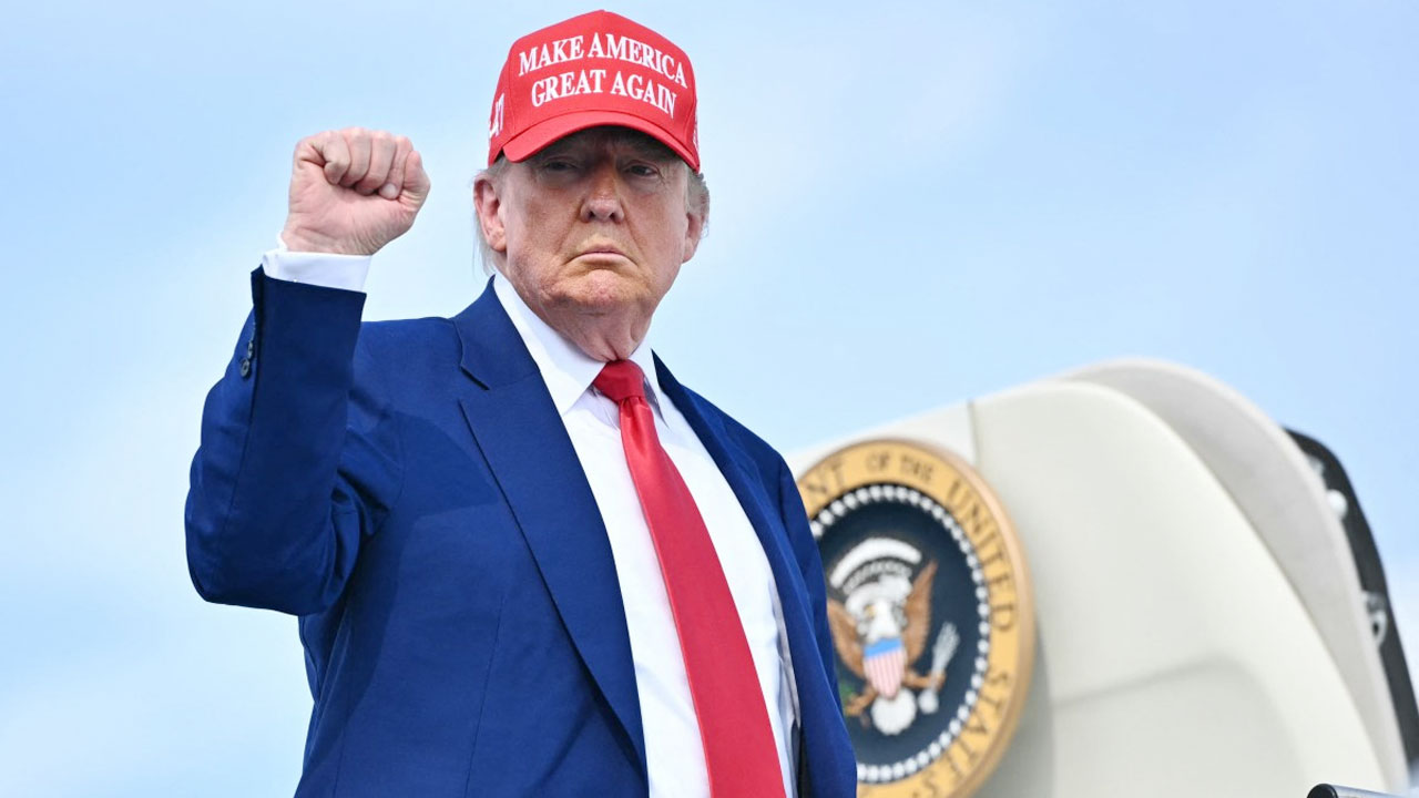 ইরানের সরকার পরিবর্তন ইস্যুতে আগের অবস্থান থেকে সরলেন ট্রাম্প