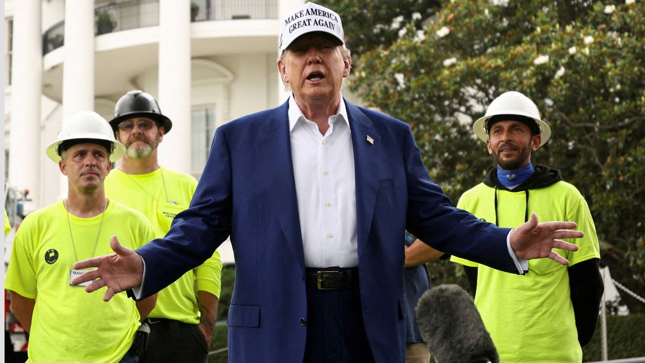 ইরানে হামলা অব্যাহত রাখতে বললেন ট্রাম্প