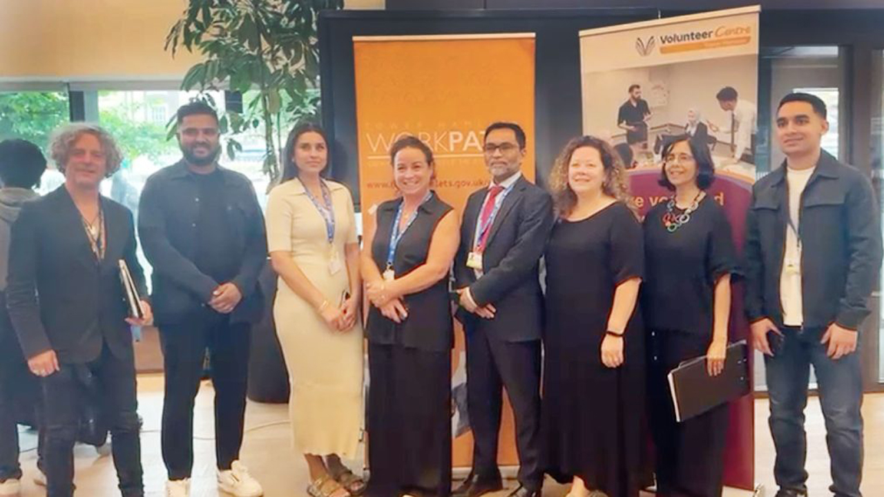 লন্ডনের টাওয়ার হ্যামলেটসে ভলান্টিয়ারিং ফেয়ার অনুষ্ঠিত