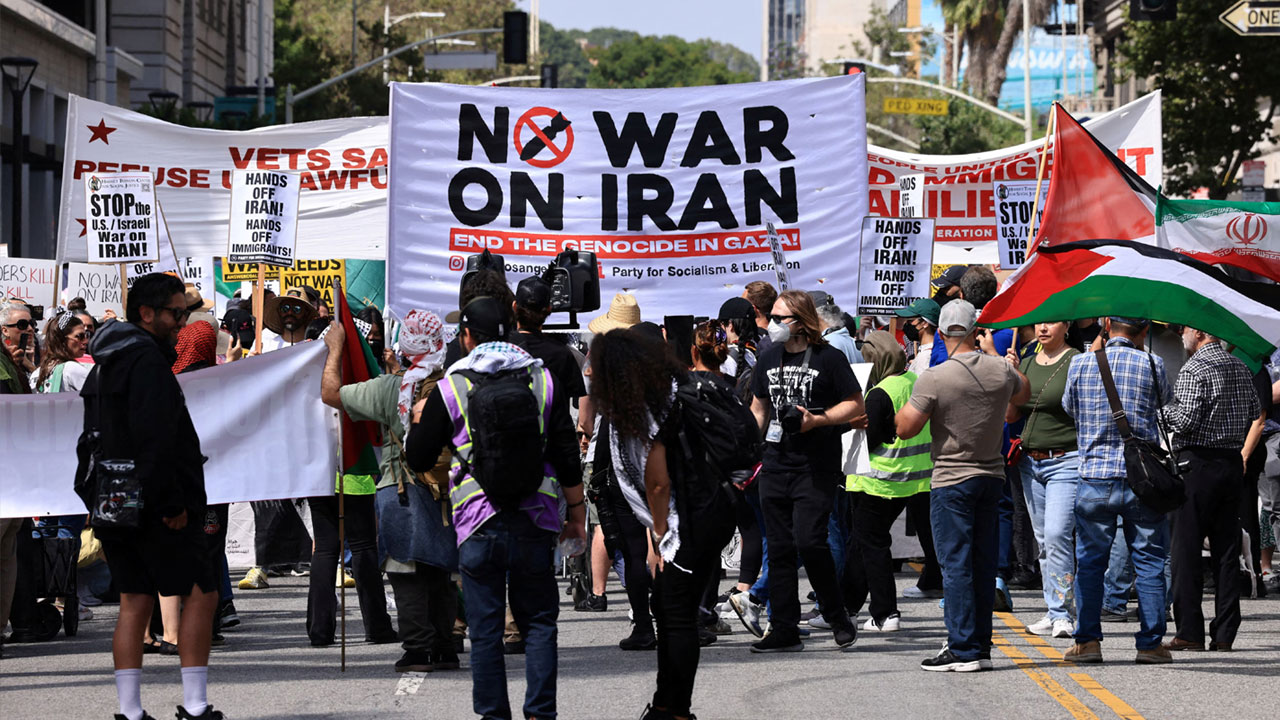 ইরানে হামলার প্রতিবাদে যুক্তরাষ্ট্রজুড়ে ব্যাপক বিক্ষোভ