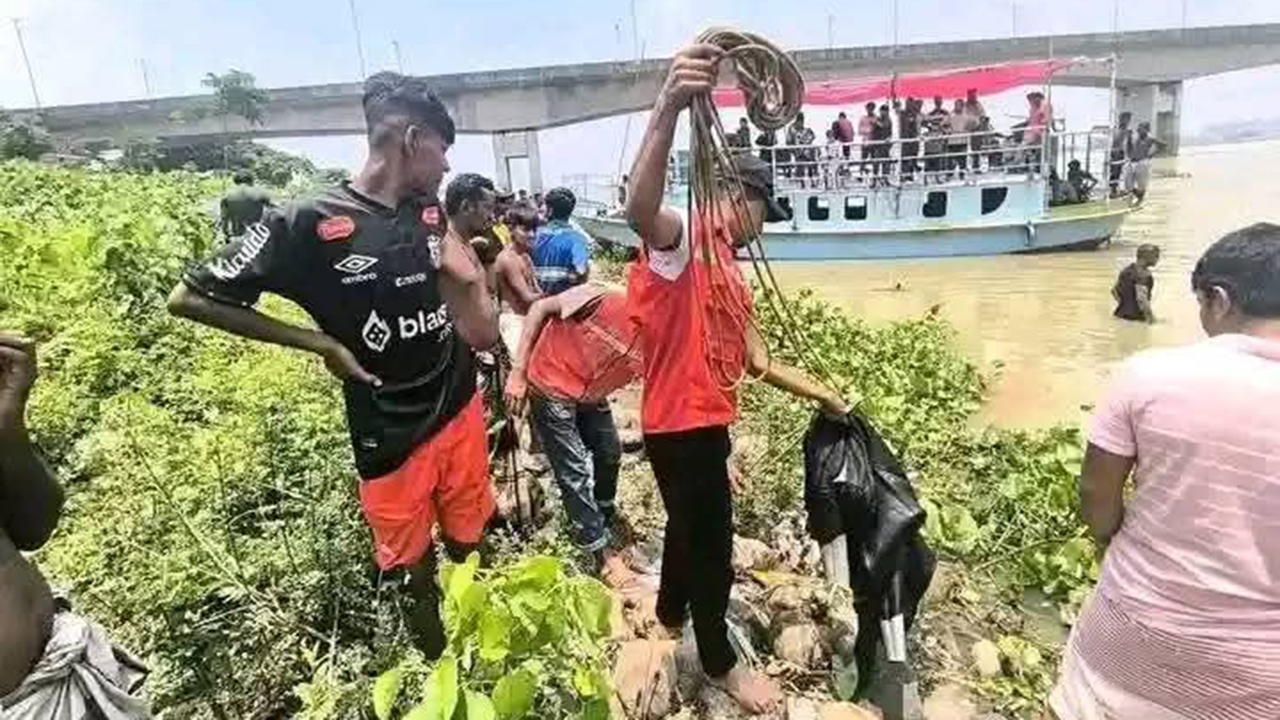 নদীতে গোসল করতে গিয়ে স্রোতে ভেসে যায় তিন বোন, একজনের মরদেহ উদ্ধার