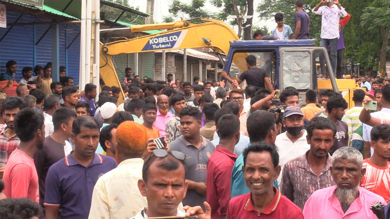 হাতীবান্ধায় উচ্ছেদে গিয়ে রেলওয়ে কর্মকর্তা অবরুদ্ধ, অভিযান স্থগিত