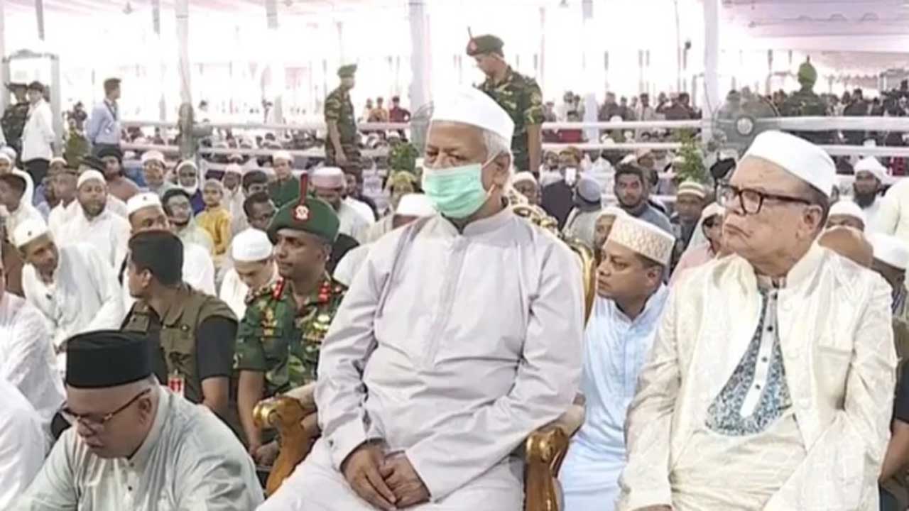জাতীয় ঈদগাহে ঈদের নামাজ আদায় করলেন প্রধান উপদেষ্টা