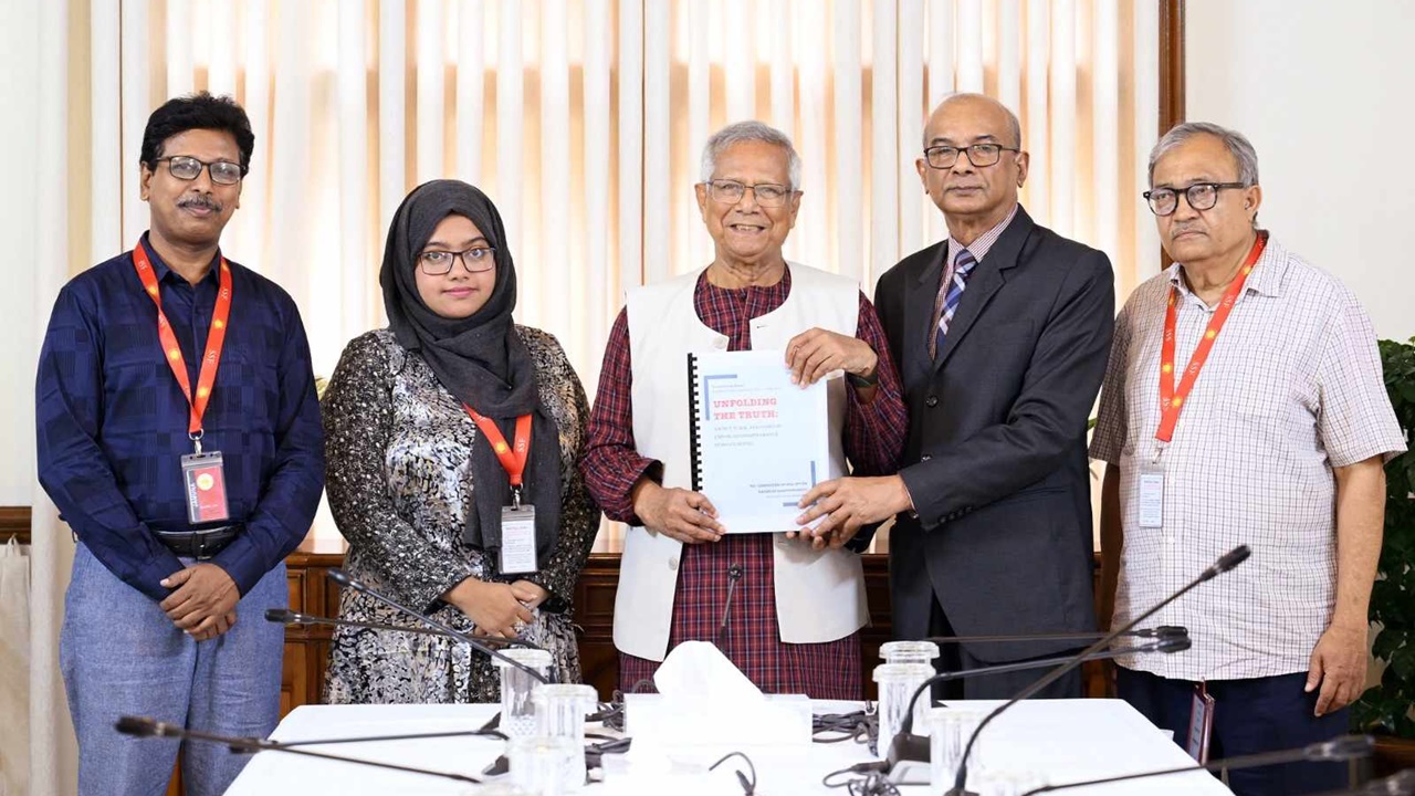 গুম সংক্রান্ত কমিশনের দ্বিতীয় প্রতিবেদন প্রধান উপদেষ্টার কাছে হস্তান্তর