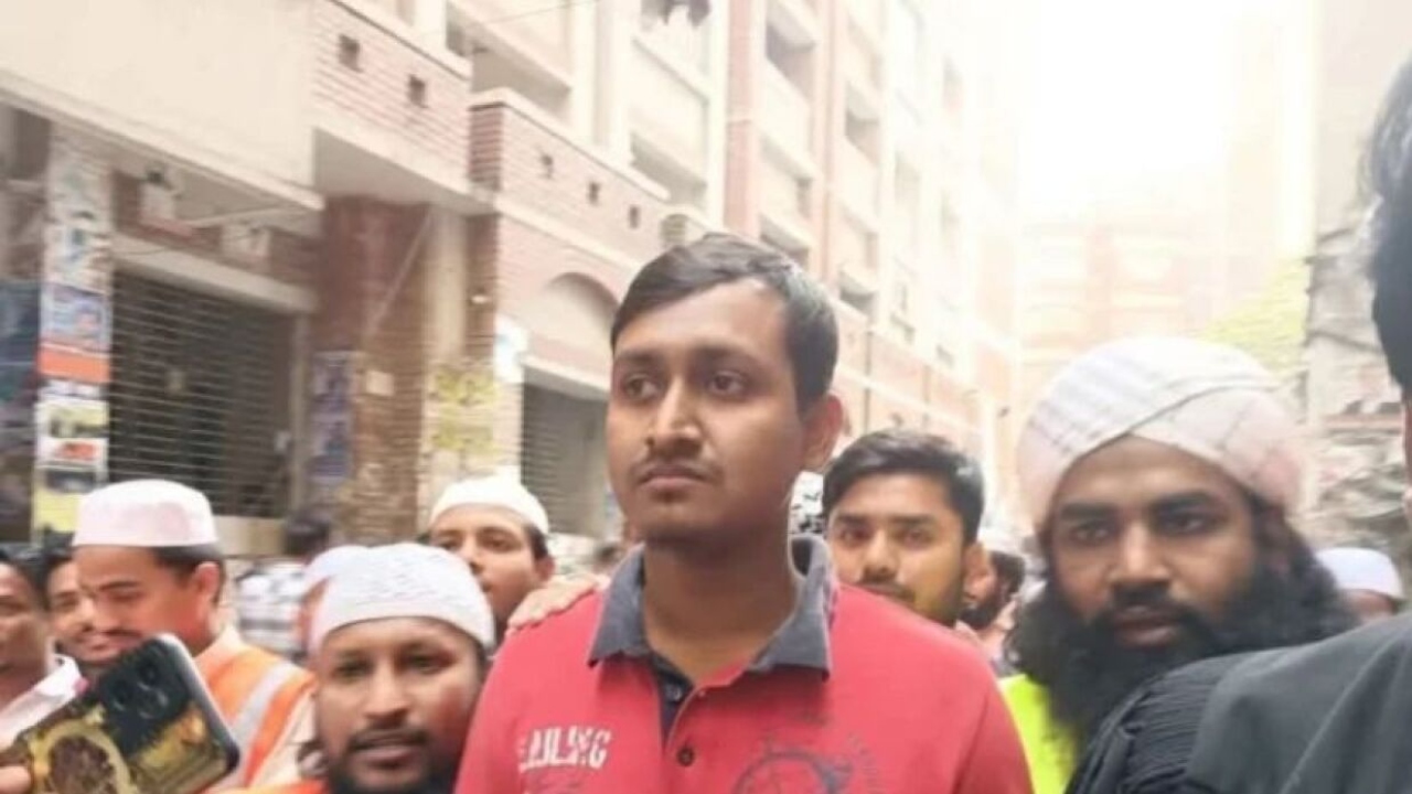 ঢাবি ছাত্রীকে হেনস্তা, কর্মচারী অর্ণব সাময়িক বহিষ্কার 