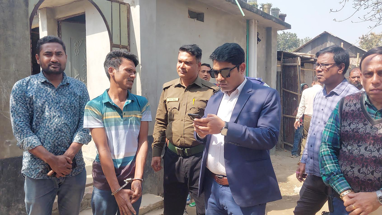 ঠাকুরগাঁওয়ে হামলা চালিয়ে হাতকড়াসহ আসামি ছিনতাই