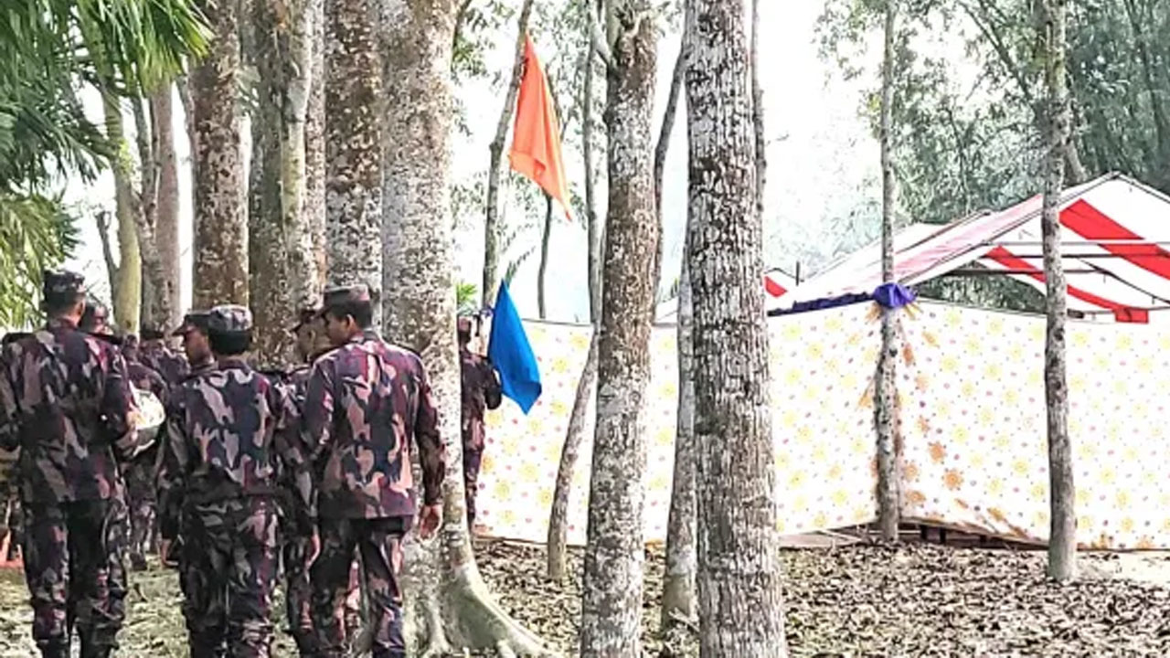 ফুলবাড়ী সীমান্তে বিজিবি-বিএসএফের পতাকা বৈঠক 