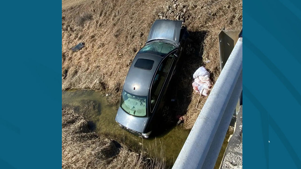 দুর্ঘটনার শিকার হয়ে গাড়িতে আটকা ছিলেন ছয় দিন, বাঁচলেন অলৌকিকভাবে