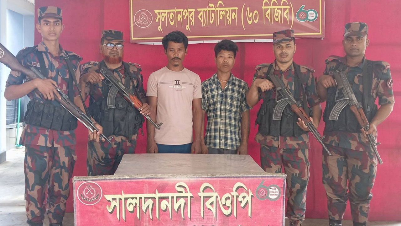 কুমিল্লা সীমান্তে দুই ভারতীয় নাগরিক আটক