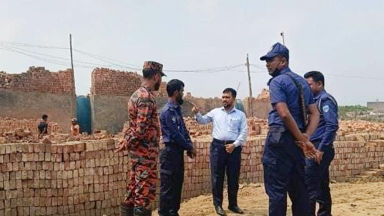 কুমিল্লায় অবৈধ পাঁচ ইটভাটা বন্ধ করল প্রশাসন, ৫ লাখ টাকা জরিমানা