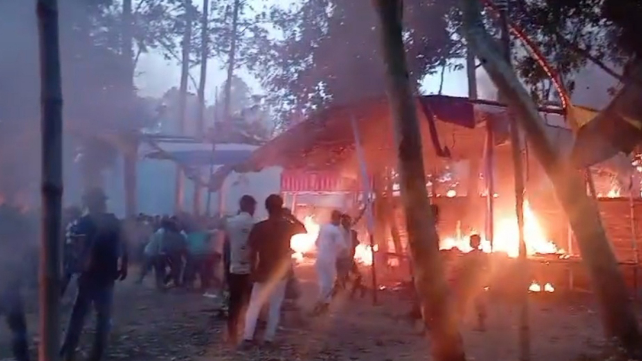 দিনাজপুরে মাজারে হামলা চালিয়ে ভাঙচুর ও অগ্নিসংযোগ