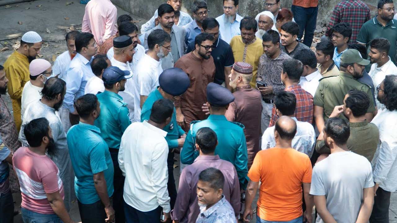 সড়কে শৃঙ্খলা নিশ্চিত করার নির্দেশ ডিএনসিসি প্রশাসকের