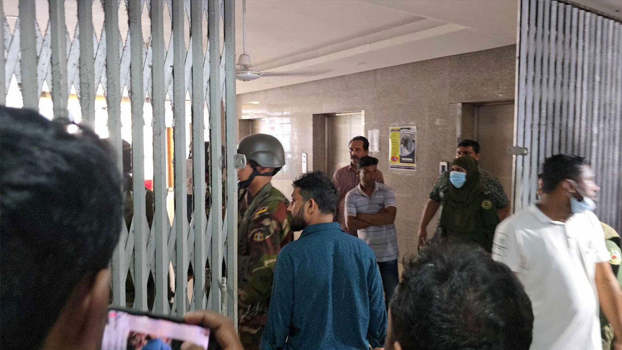 কর্মক্ষেত্রে অবরুদ্ধ : থানায় জিডি করেছেন প্রাণগোপালের মেয়ে