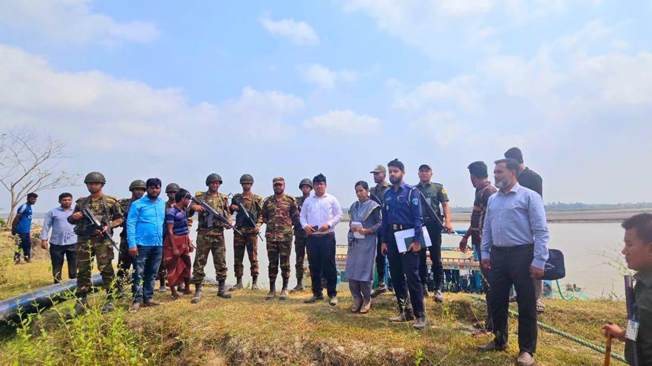 ফেনী নদীতে অবৈধভাবে বালু উত্তোলন, ৬ জনের কারাদণ্ড