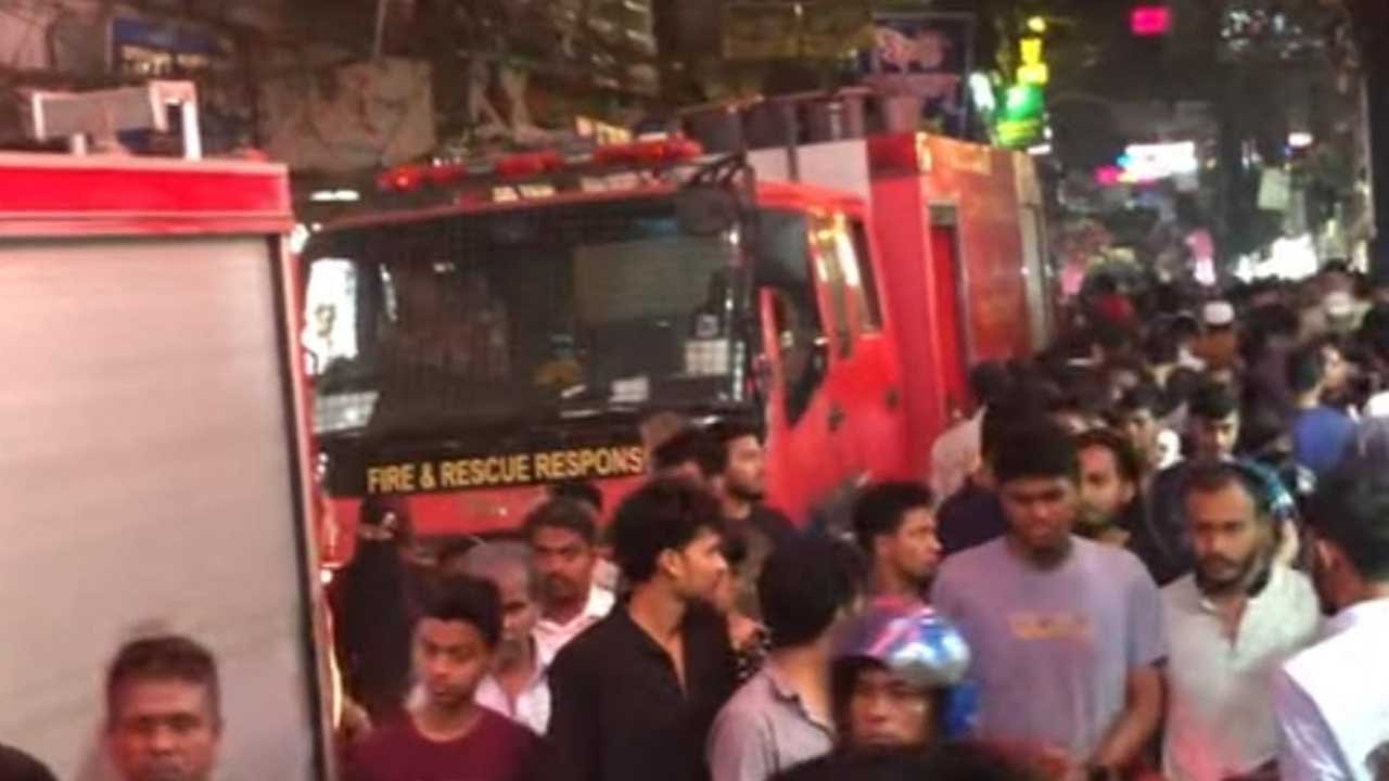 চট্টগ্রামের টেরিবাজারে আগুন, নিয়ন্ত্রণে ৬ ইউনিট