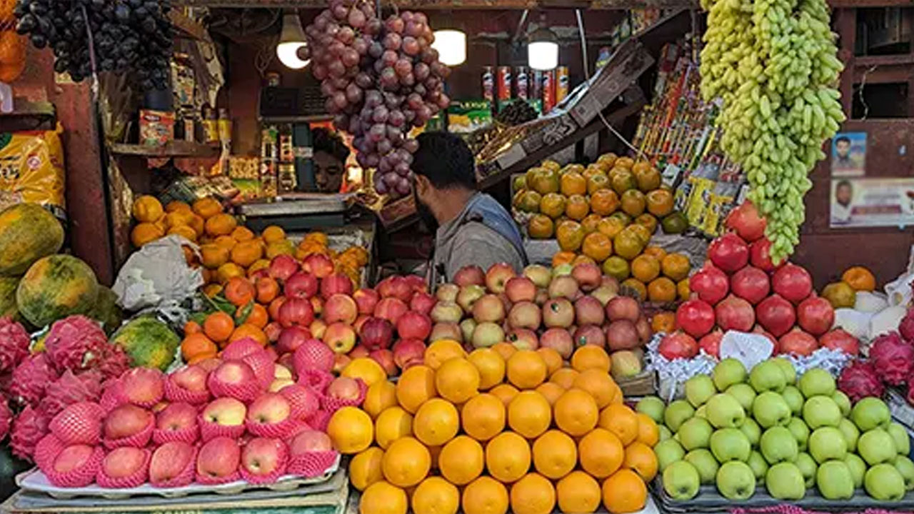 ফলের বাজার নিয়ন্ত্রণে কমলা, আপেল, নাশপাতি ও আঙ্গুরে কর হ্রাস