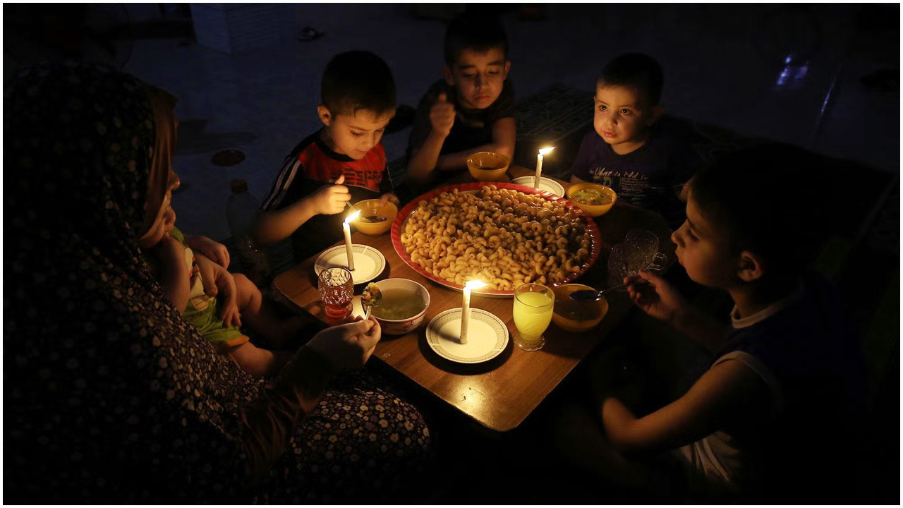 এবার গাজায় বিদ্যুৎ সরবরাহ বন্ধ করছে ইসরায়েল