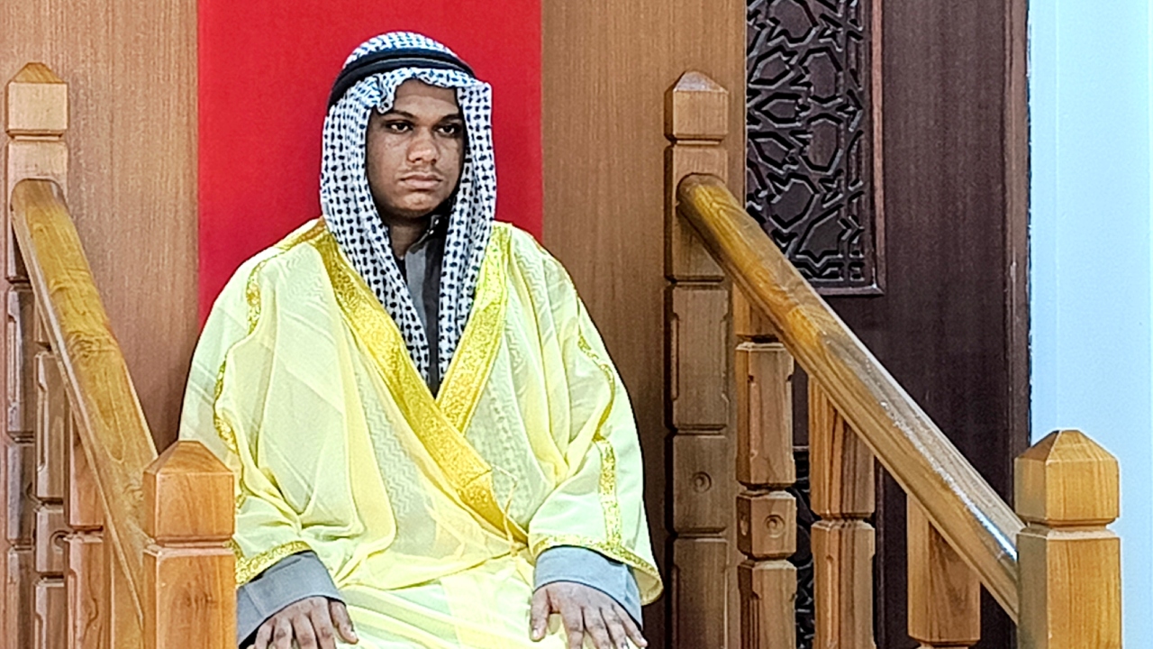 মালদ্বীপে মুগ্ধতা ছড়াচ্ছেন বাংলাদেশি হাফেজ শেখ মাহমুদুল হাসান
