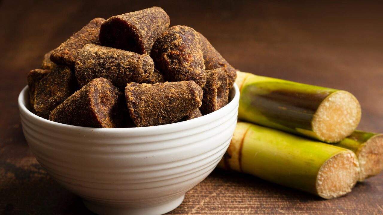 হিমোগ্লোবিনের অভাব হলে গুড় খাবেন যে কারণে