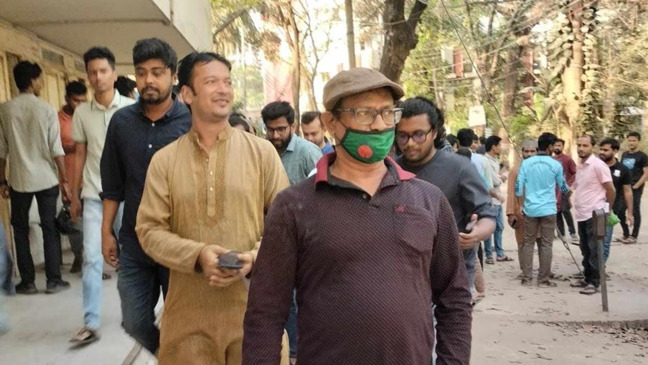 ক্যাম্পাসে এসে শিক্ষার্থীদের হাতে আটক সেই মিল্টন