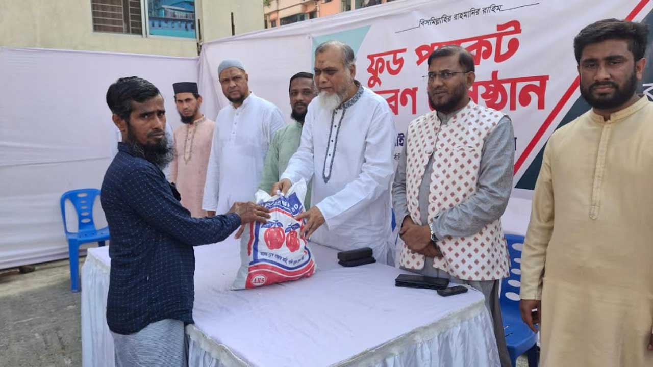 বিপদগ্রস্ত মানুষের পাশে দাঁড়ানো জামায়াত নৈতিক দায়িত্ব মনে করে