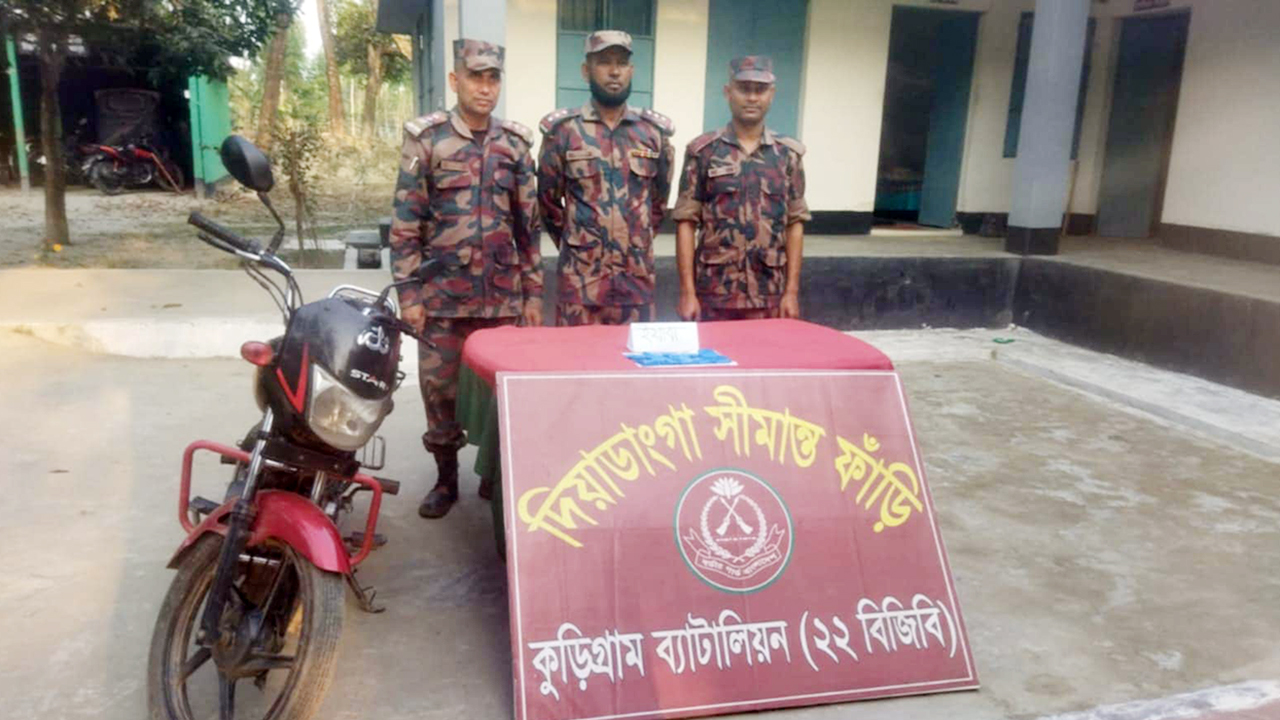 সীমান্তে বিজিবির ধাওয়া খেয়ে ইয়াবা ফেলে পালাল কারবারিরা