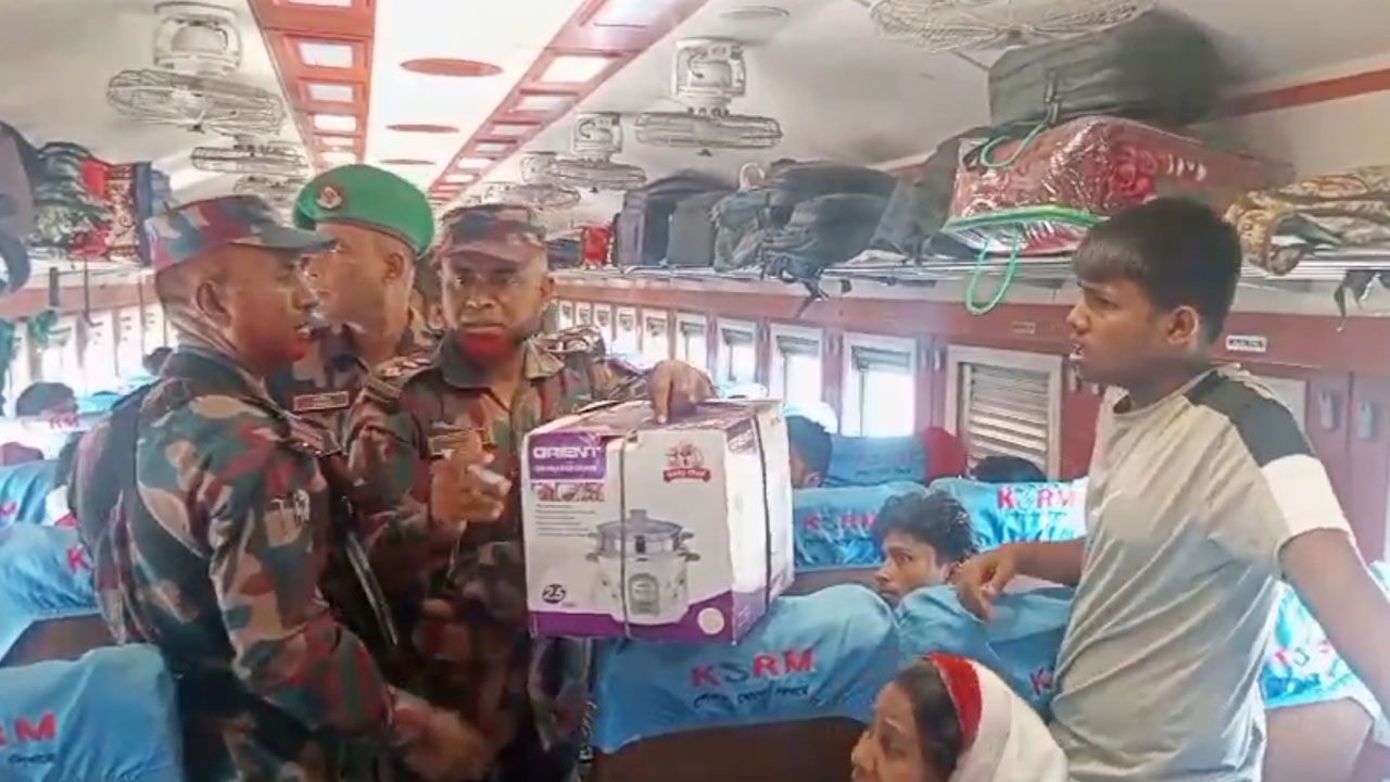 যাত্রীবাহী ট্রেনে মিলল ৬ কোটি টাকার এলএসডি ও জুয়েলারি 