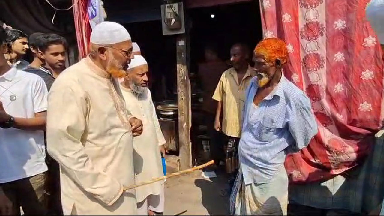 রোজা না রাখায় বৃদ্ধকে কান ধরিয়ে উঠবস করালেন বণিক সমিতির সভাপতি