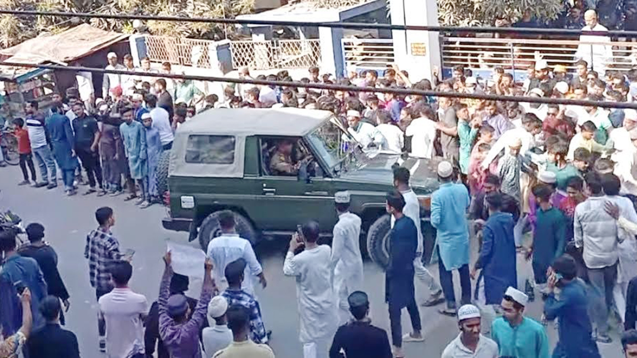 মাগুরায় শিশু ধর্ষণের ঘটনায় থানা ঘেরাও, আরও একজন আটক