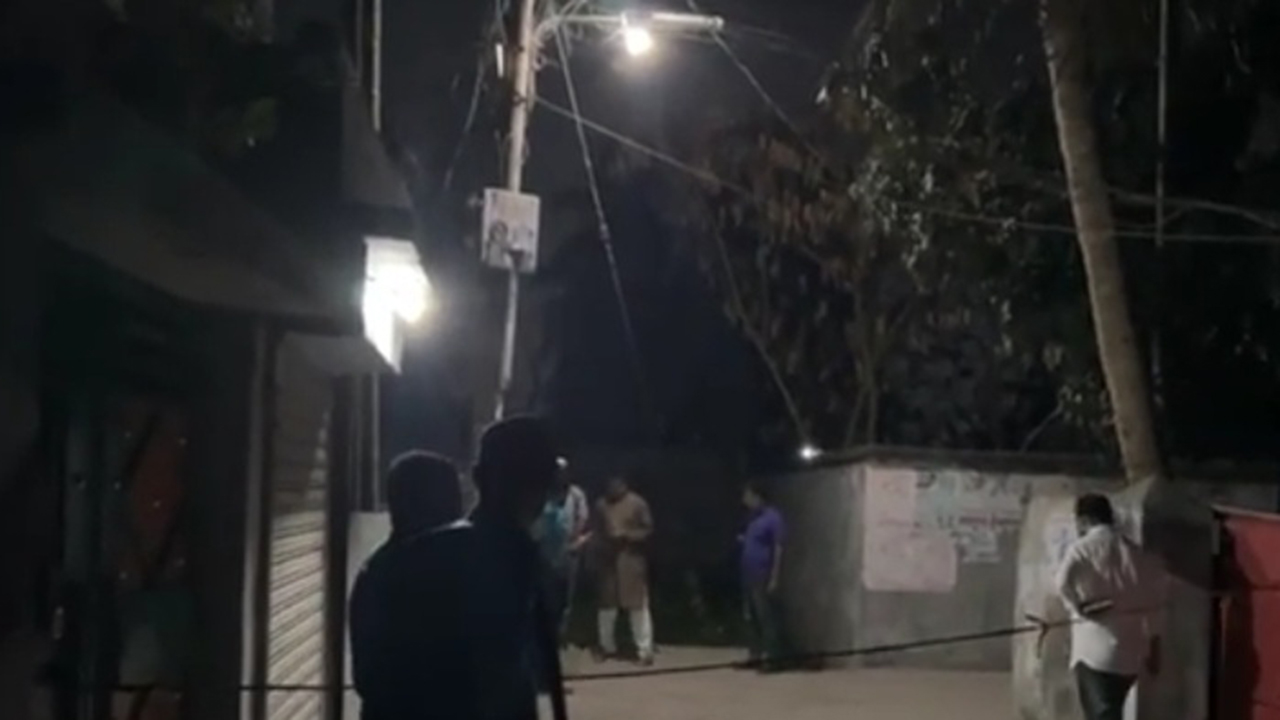 খুলনায় দুর্বৃত্তদের গুলিতে হত্যা মামলার আসামি নিহত