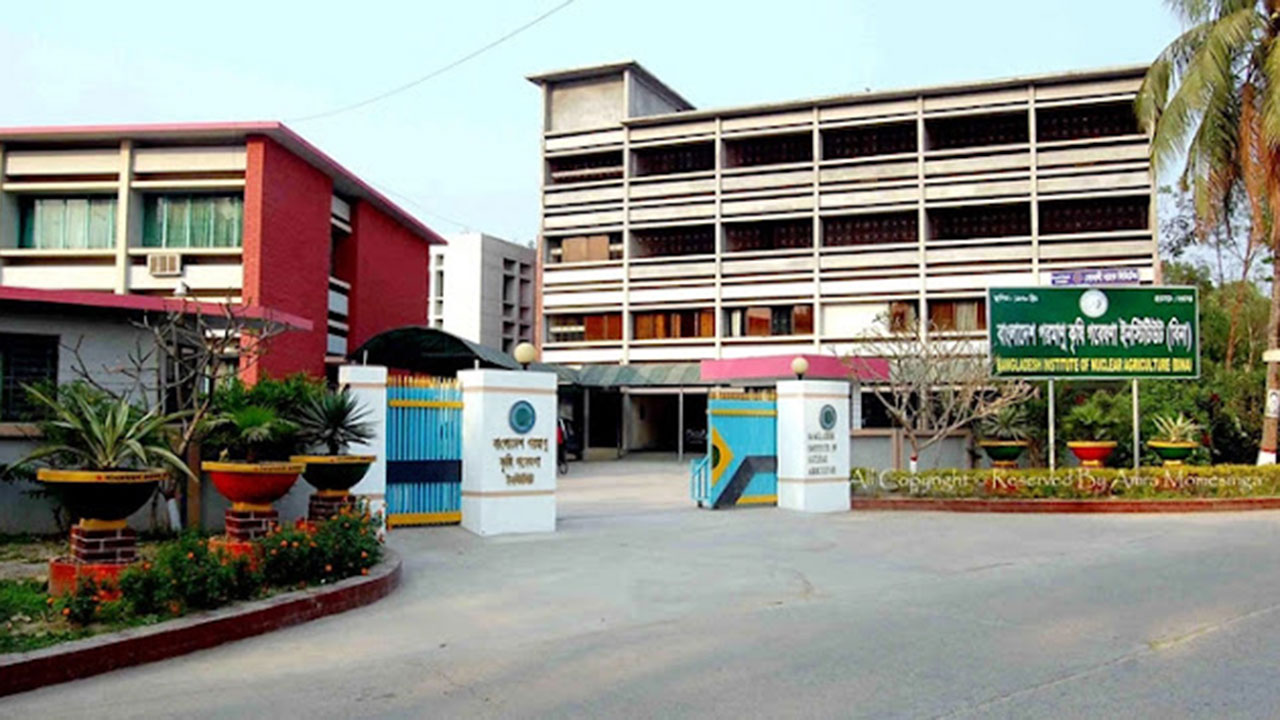 বিনা ভবনে বিক্ষোভ, মহাপরিচালকের বিরুদ্ধে যত অভিযোগ