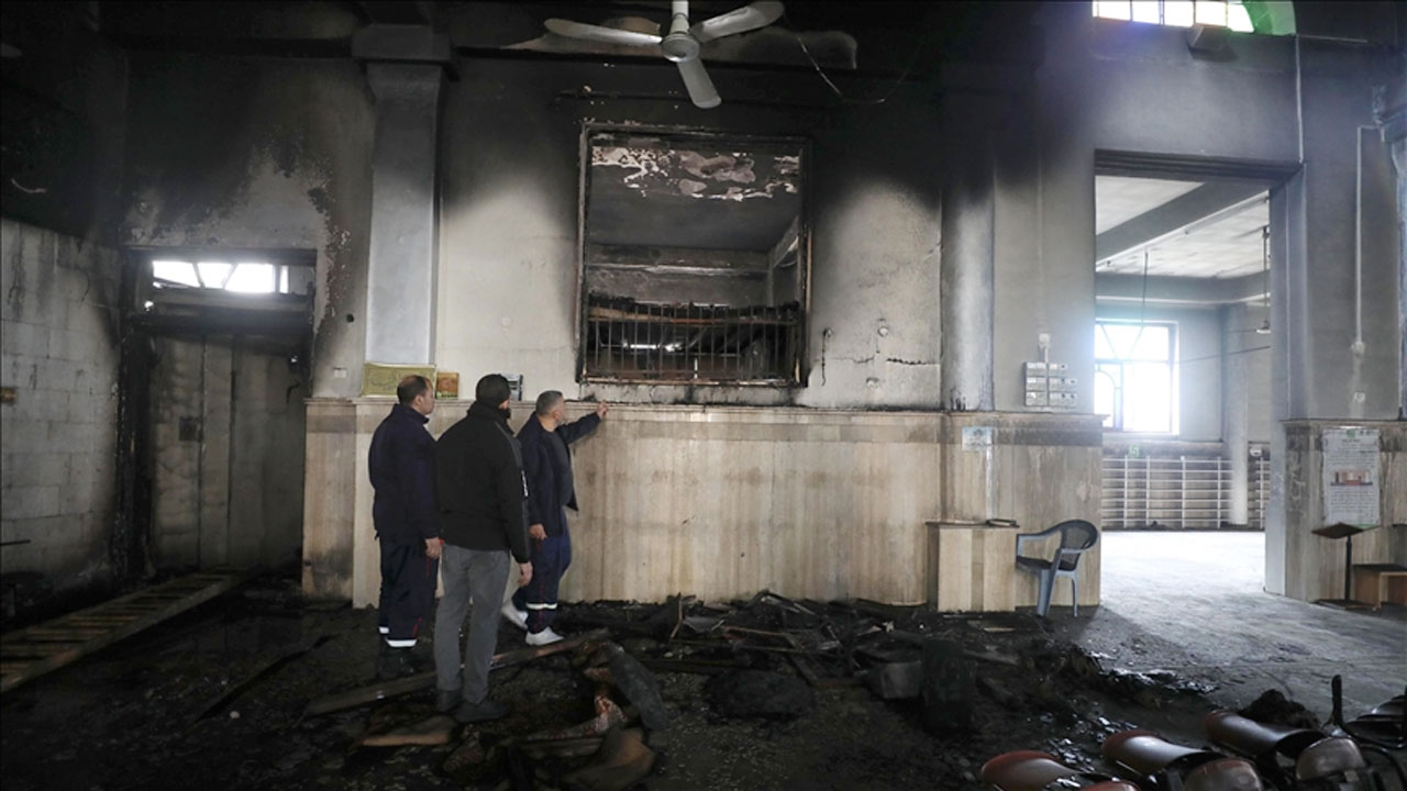 পশ্চিম তীরের মসজিদে মসজিদে ভাঙচুর, আগুন ইসরায়েলি সেনাদের