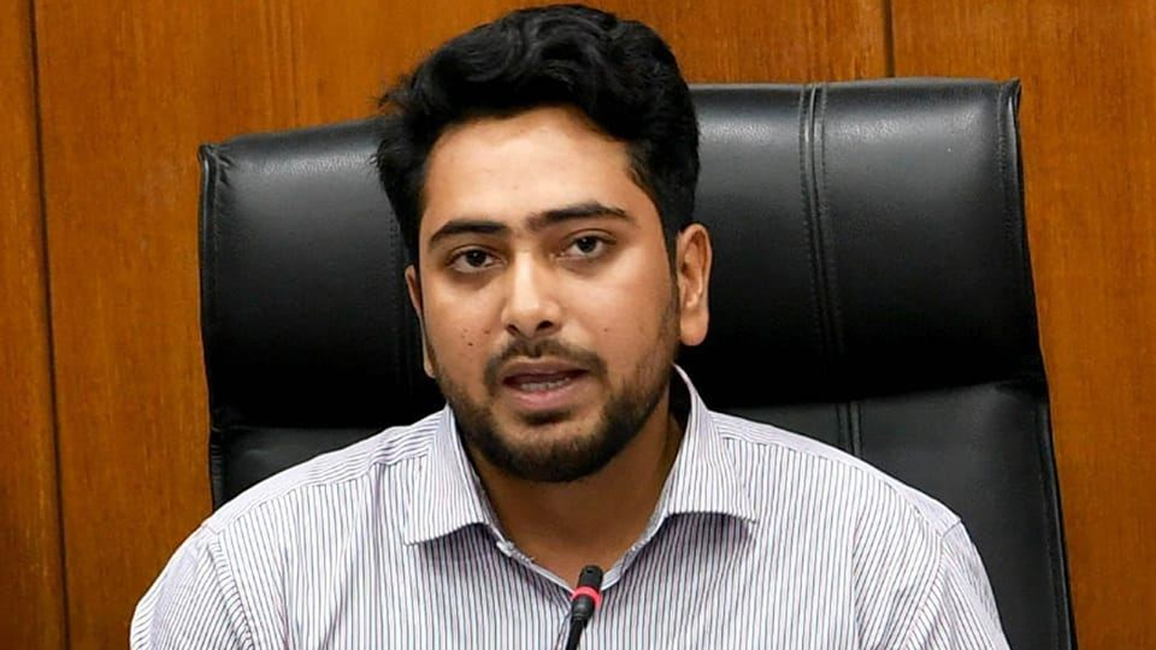 এ বছর জাতীয় নির্বাচন আয়োজন কঠিন হবে : নাহিদ ইসলাম