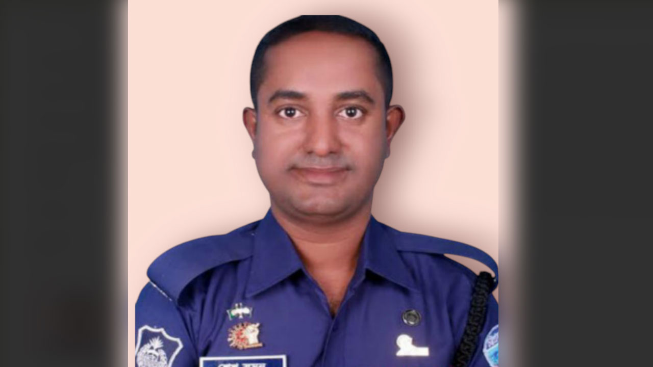 মুক্তিযোদ্ধার নাতি সেজে পুলিশে ১২ বছর চাকরি, অবশেষে গ্রেপ্তার